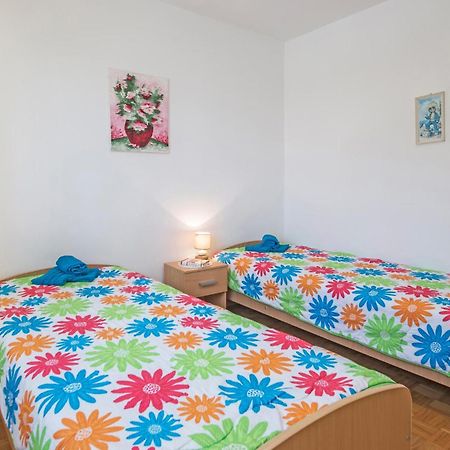 Gorgeous Apartment In Pula With House Sea View ภายนอก รูปภาพ