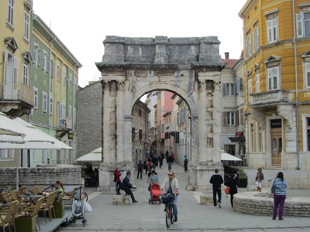 Gorgeous Apartment In Pula With House Sea View ห้อง รูปภาพ